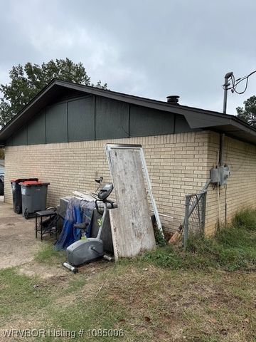 1407 14th Circle, Barling, AR 72923