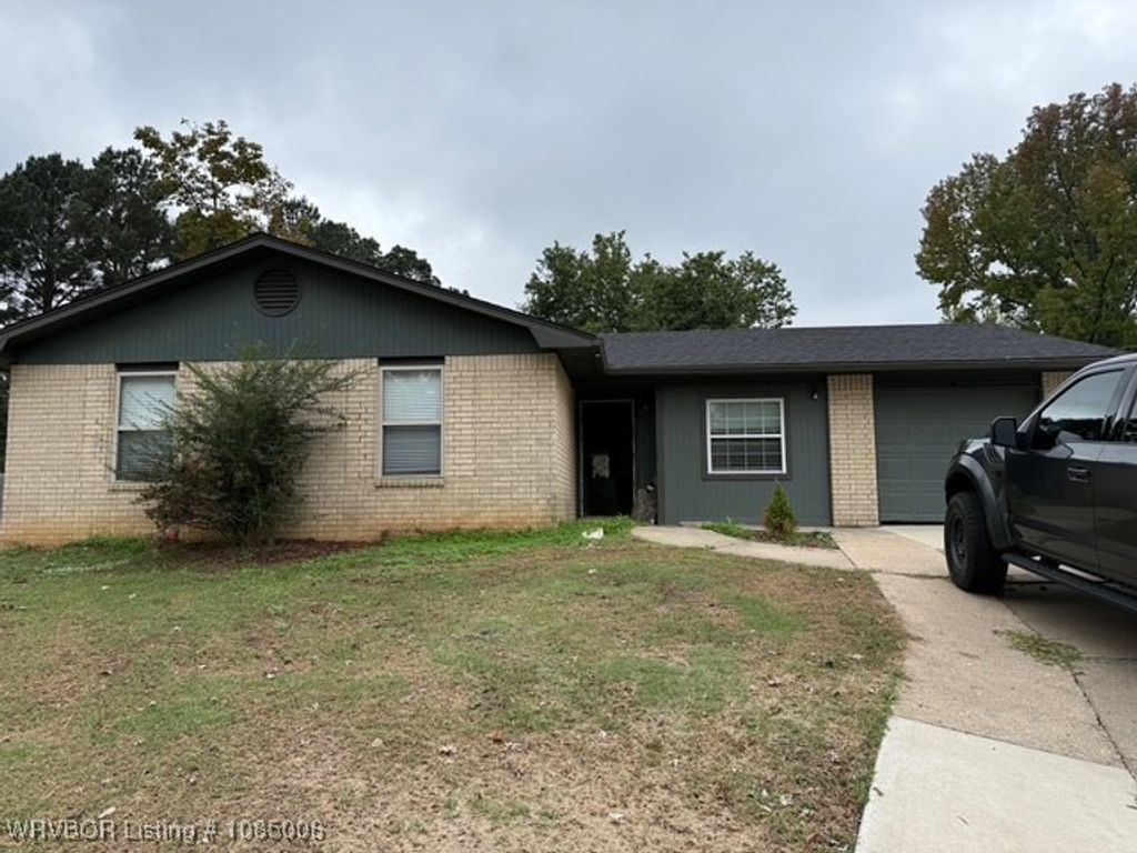 1407 14th Circle, Barling, AR 72923