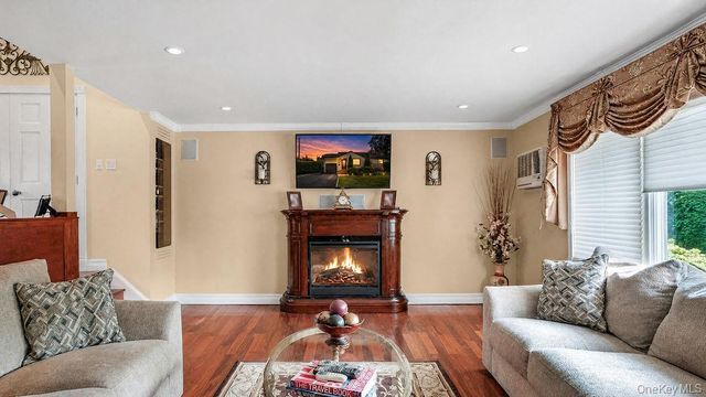 135 Southern Parkway, Plainview, NY 11803