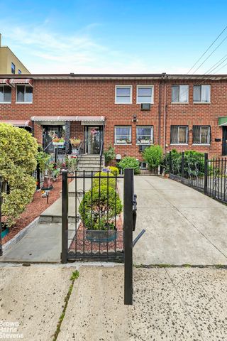 2137 CLINTON Avenue, New York City, NY 10457