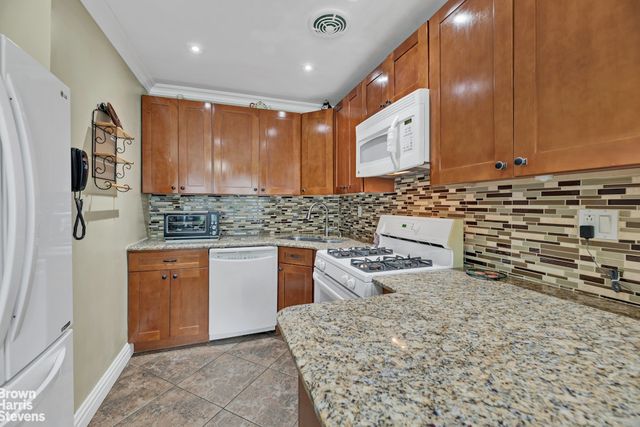 2137 CLINTON Avenue, New York City, NY 10457