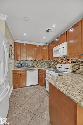2137 CLINTON Avenue, New York City, NY 10457