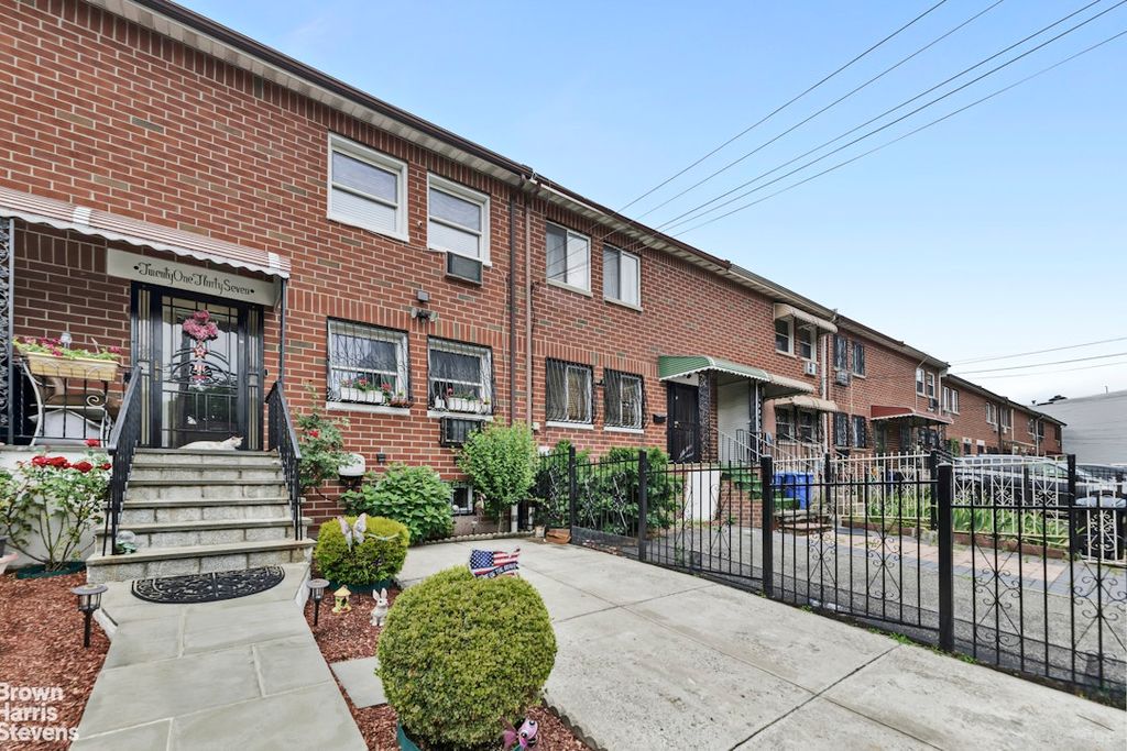2137 CLINTON Avenue, New York City, NY 10457