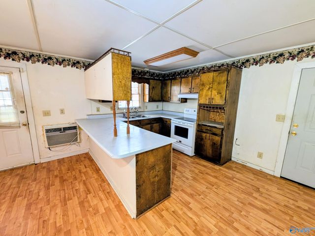 1818 West Lacon Road, Falkville, AL 35622