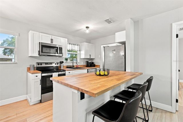 5206 PARADE STREET, Temple Terrace, FL 33617