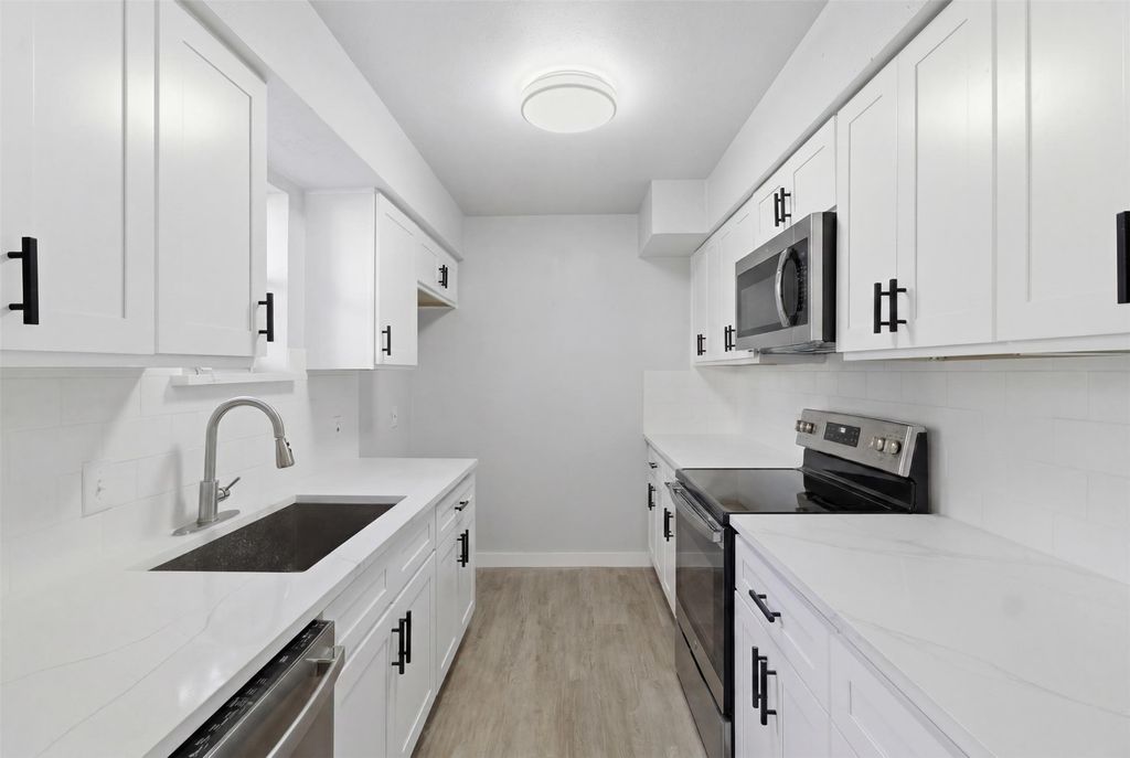 10574 High Hollows Drive 165, Dallas, TX 75230