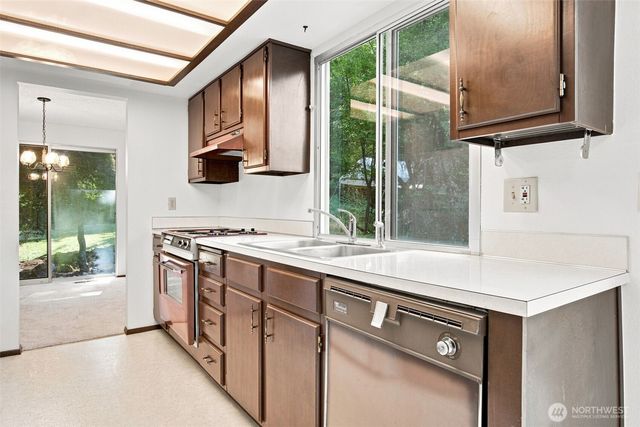 11 NW Bridle Ridge Pl, Bremerton, WA 98311