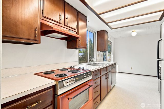 11 NW Bridle Ridge Pl, Bremerton, WA 98311