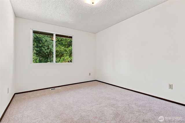 11 NW Bridle Ridge Pl, Bremerton, WA 98311