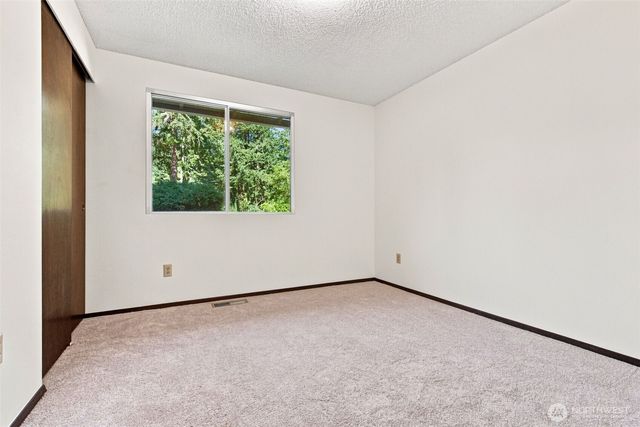 11 NW Bridle Ridge Pl, Bremerton, WA 98311