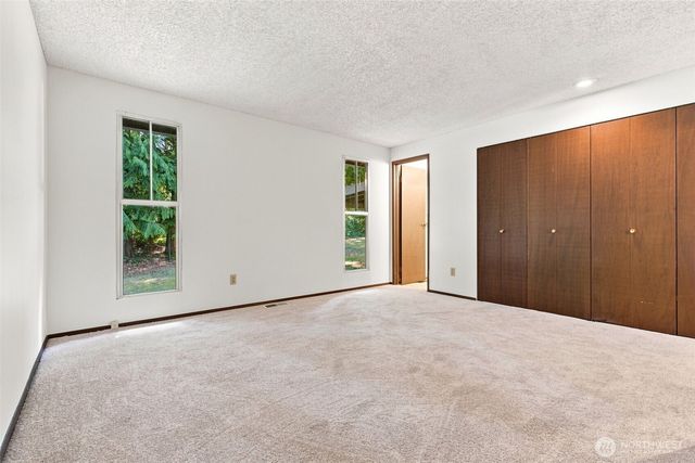 11 NW Bridle Ridge Pl, Bremerton, WA 98311