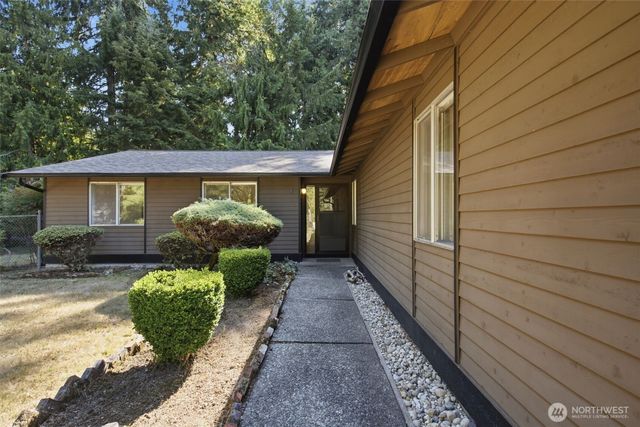 11 NW Bridle Ridge Pl, Bremerton, WA 98311