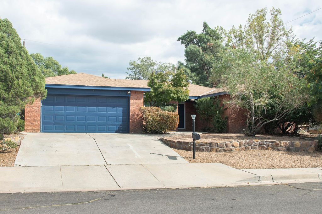 3704 GLORIETA Street NE, Albuquerque, NM 87111