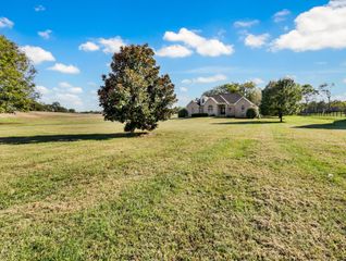 2994 Rossview Rd, Clarksville, TN 37043