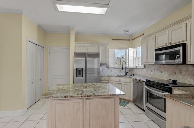 3837 Secretariat Dr, Baton Rouge, LA 70816