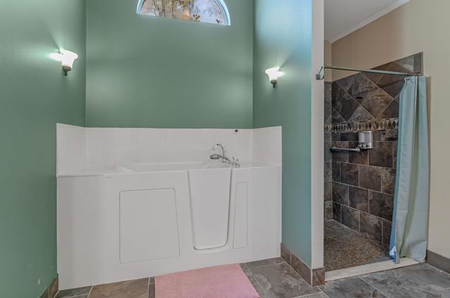 3837 Secretariat Dr, Baton Rouge, LA 70816