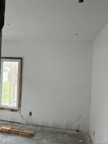 9940 Charlevoix Street, Detroit, MI 48214