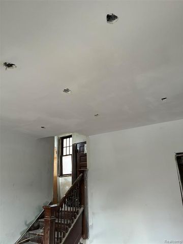 9940 Charlevoix Street, Detroit, MI 48214