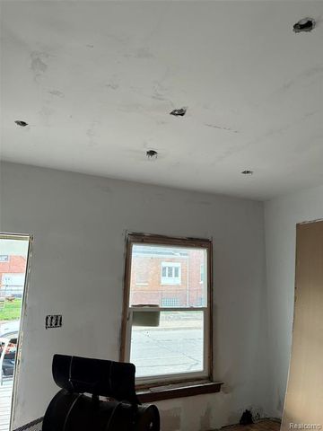 9940 Charlevoix Street, Detroit, MI 48214