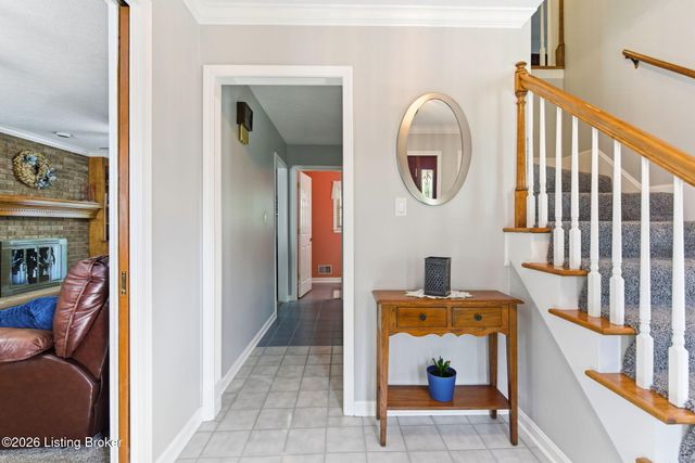 7203 Ben Franklin Ct, Louisville, KY 40214