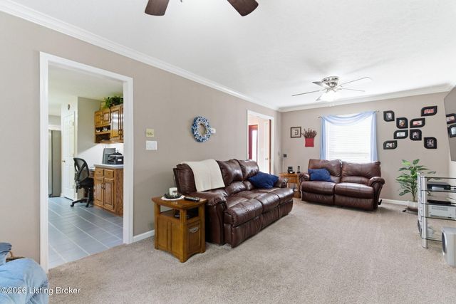 7203 Ben Franklin Ct, Louisville, KY 40214