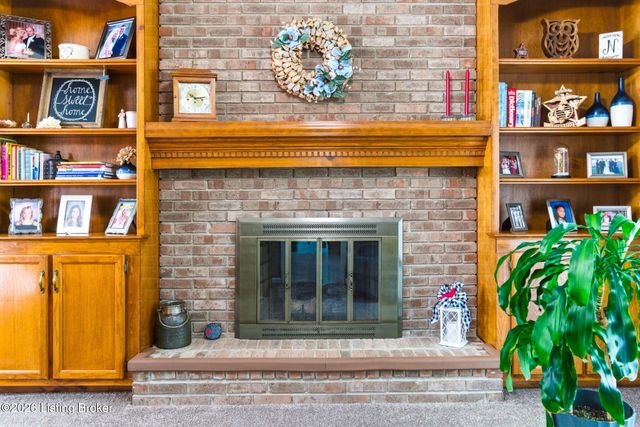 7203 Ben Franklin Ct, Louisville, KY 40214