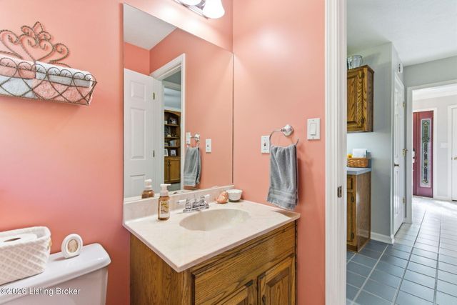 7203 Ben Franklin Ct, Louisville, KY 40214