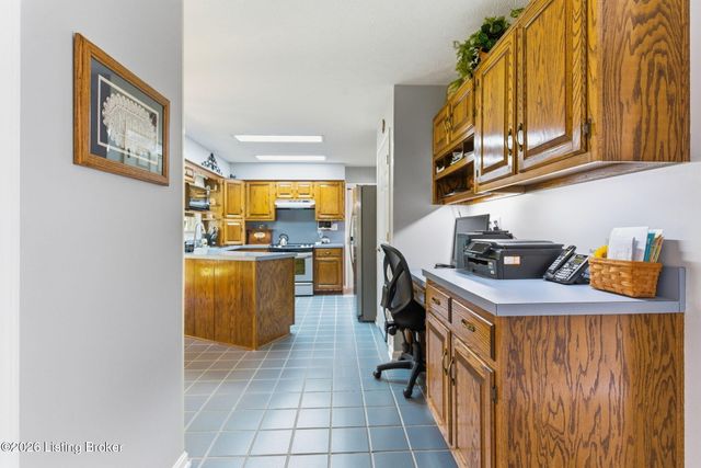 7203 Ben Franklin Ct, Louisville, KY 40214