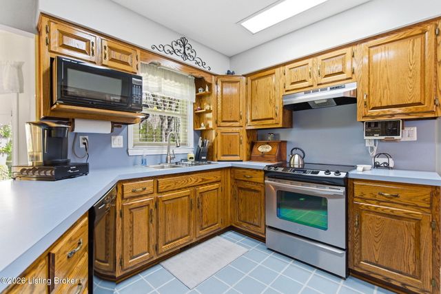 7203 Ben Franklin Ct, Louisville, KY 40214