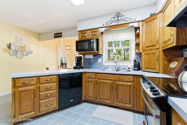 7203 Ben Franklin Ct, Louisville, KY 40214
