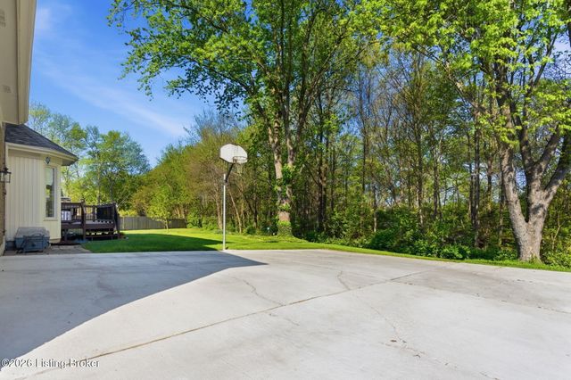 7203 Ben Franklin Ct, Louisville, KY 40214