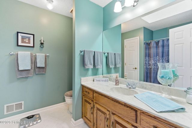 7203 Ben Franklin Ct, Louisville, KY 40214