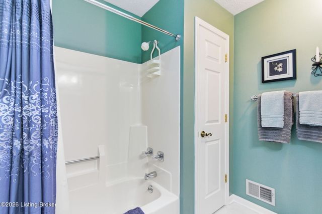 7203 Ben Franklin Ct, Louisville, KY 40214