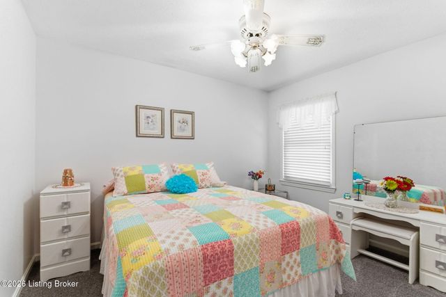 7203 Ben Franklin Ct, Louisville, KY 40214