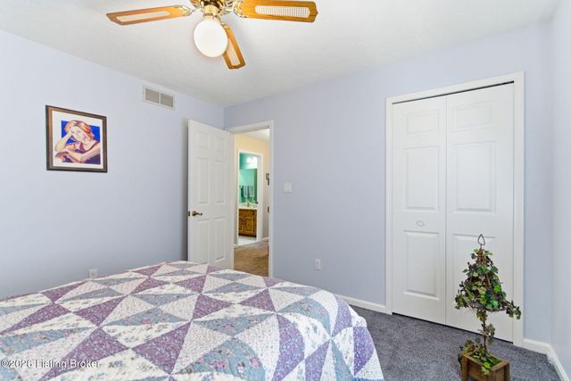 7203 Ben Franklin Ct, Louisville, KY 40214