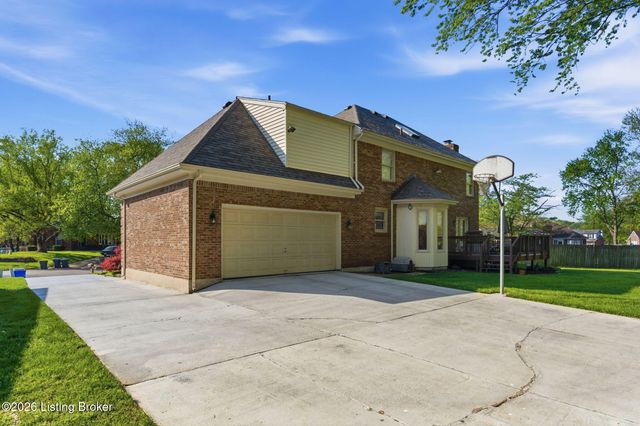 7203 Ben Franklin Ct, Louisville, KY 40214