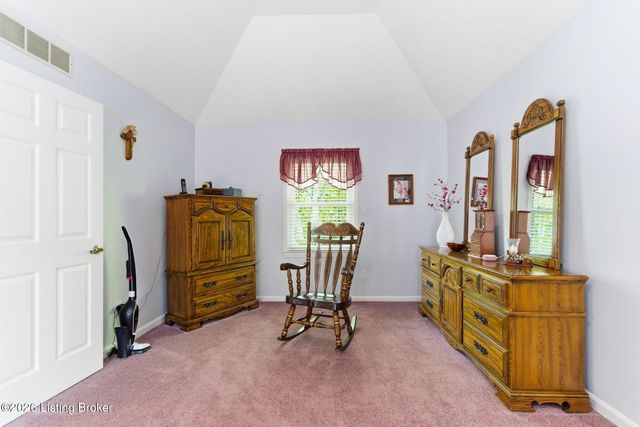 7203 Ben Franklin Ct, Louisville, KY 40214