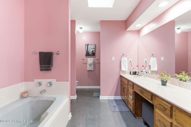 7203 Ben Franklin Ct, Louisville, KY 40214