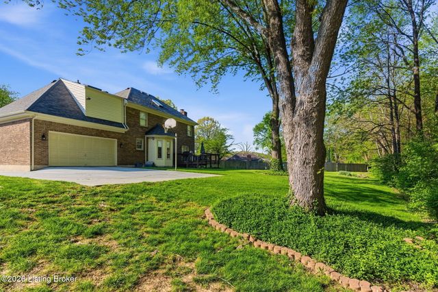 7203 Ben Franklin Ct, Louisville, KY 40214