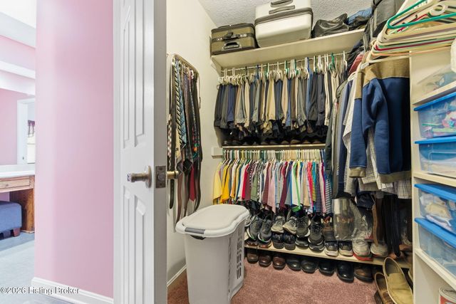 7203 Ben Franklin Ct, Louisville, KY 40214