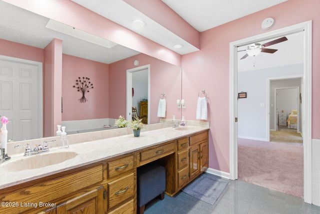 7203 Ben Franklin Ct, Louisville, KY 40214