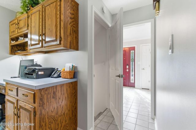 7203 Ben Franklin Ct, Louisville, KY 40214