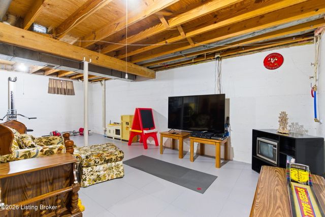7203 Ben Franklin Ct, Louisville, KY 40214