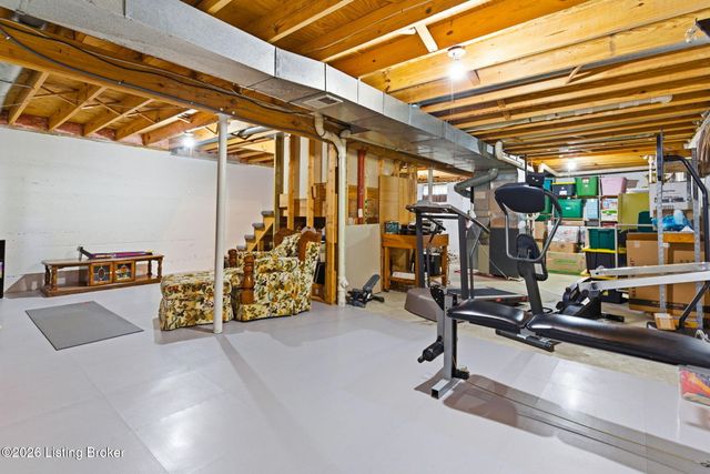 7203 Ben Franklin Ct, Louisville, KY 40214