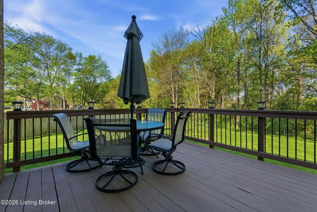 7203 Ben Franklin Ct, Louisville, KY 40214
