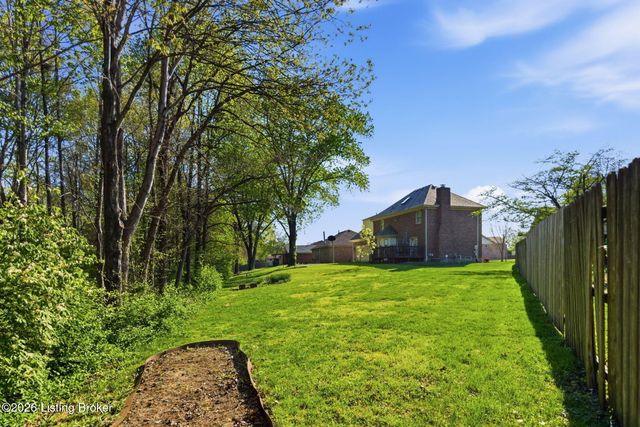 7203 Ben Franklin Ct, Louisville, KY 40214