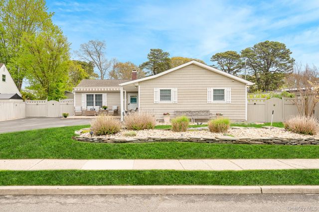 21 Eisenhower Road, Centereach, NY 11720