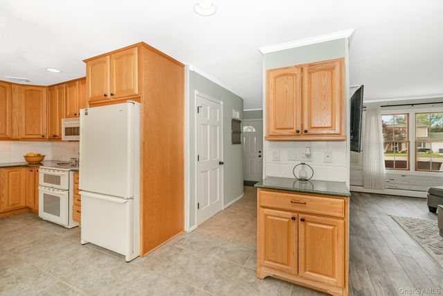 21 Eisenhower Road, Centereach, NY 11720