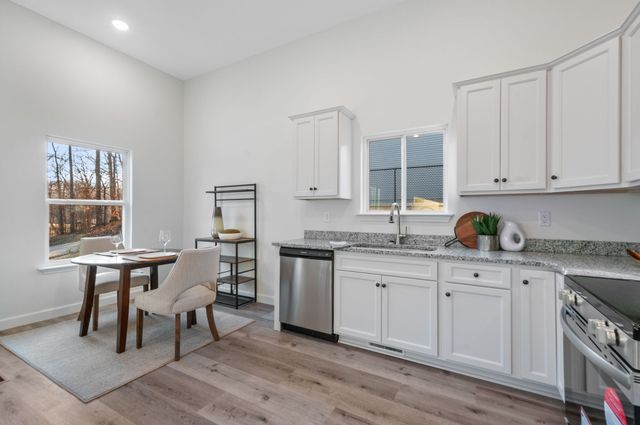 1118 W First Street, Dickson, TN 37055