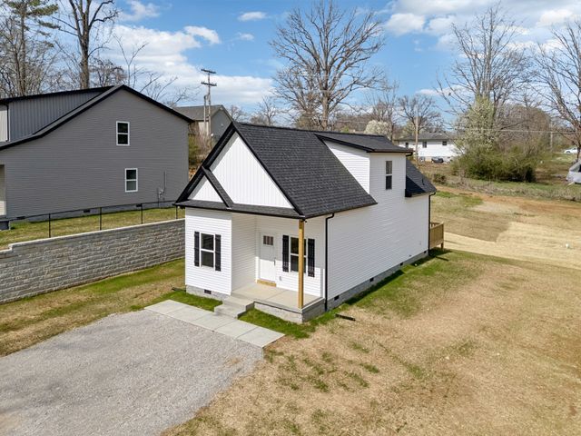 1118 W First Street, Dickson, TN 37055